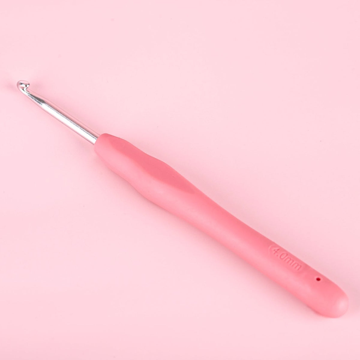 Clover compatible ergonomic crochet hook pink color size 4mm