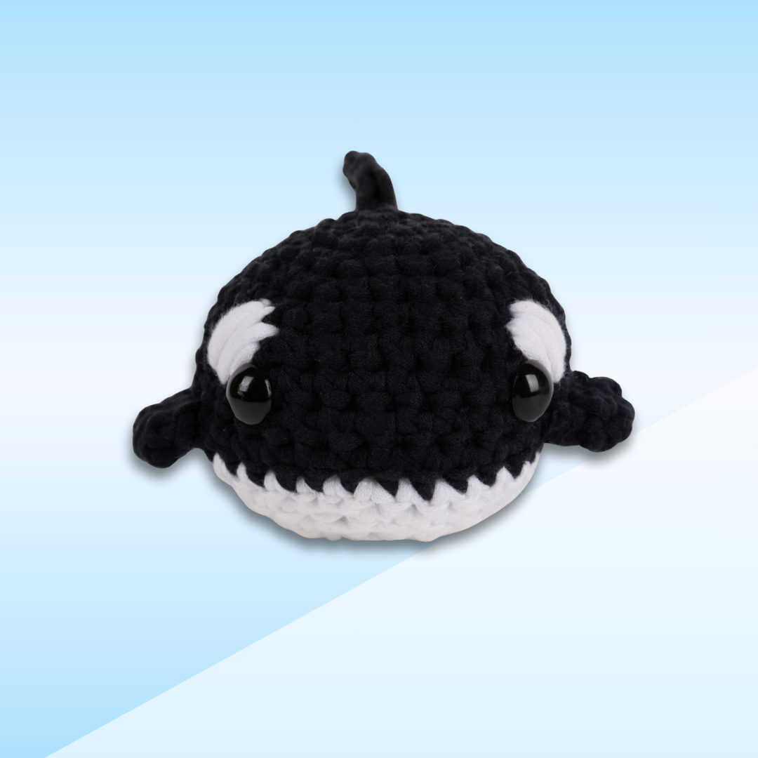 Learn to Crochet Kit Whale (Includes Blue Magic Circle Tool)